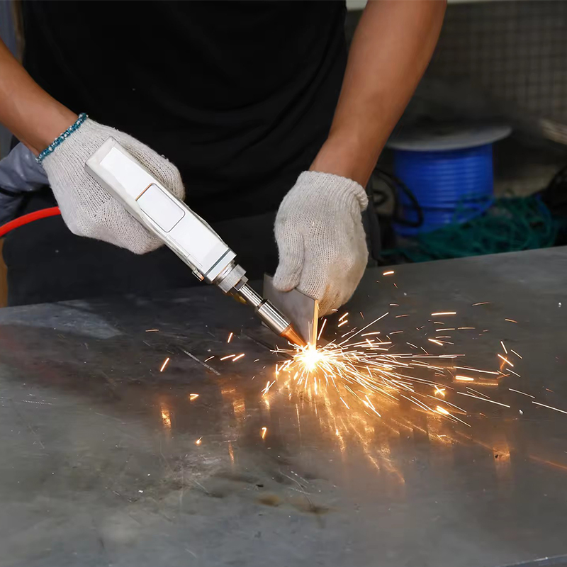 Industrial Handheld Laser Welding Machine - 多機能3in1ハンドヘルド連続レーザー溶接機（ガスタンク付き）1500W 2000W 3000W 6000W工業グレード