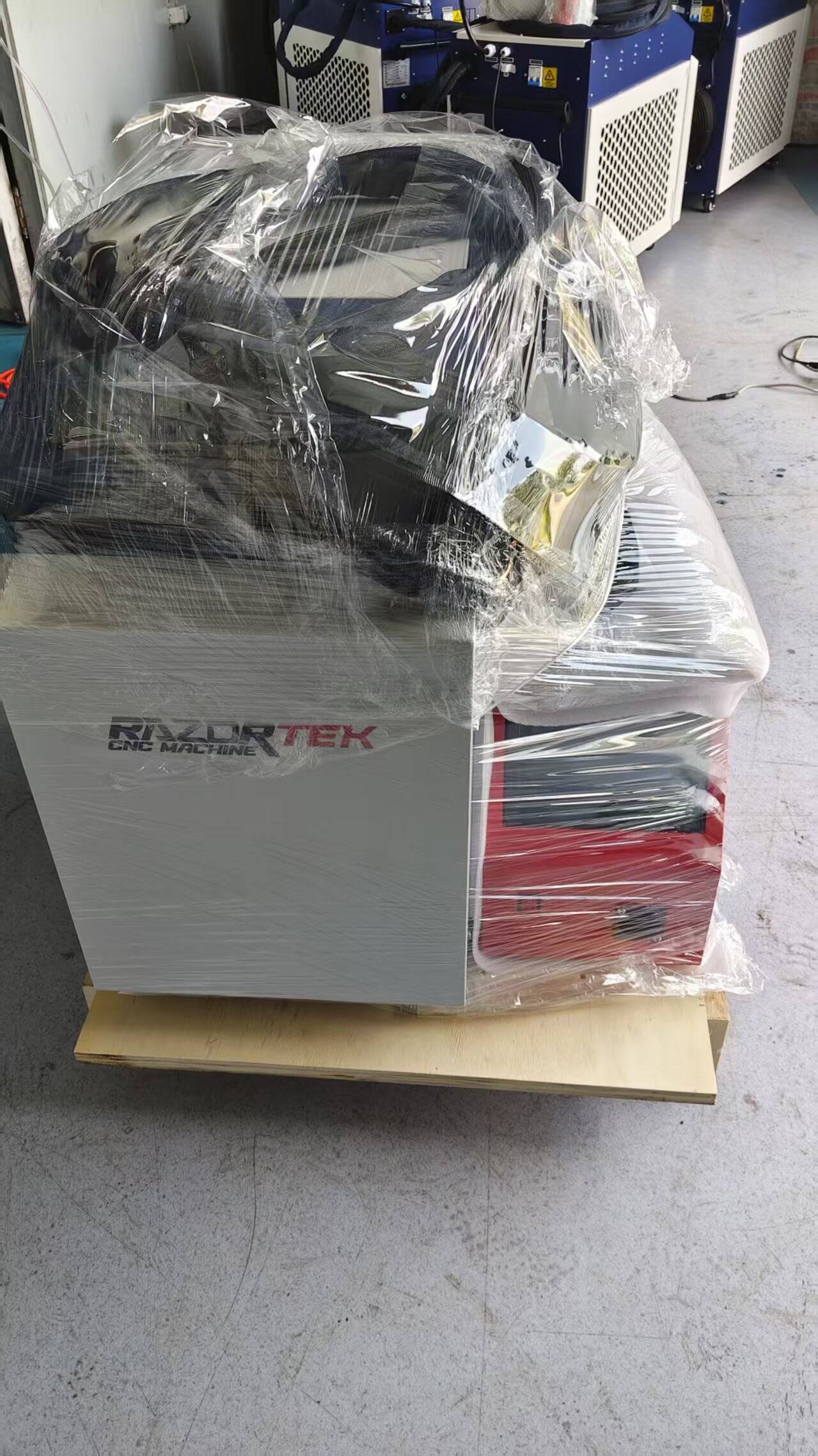 Industrial Handheld Laser Welding Machine - 2KW 3KW 水冷式 Suplaser 4in1 工業用ハンドヘルドファイバーレーザー溶接機