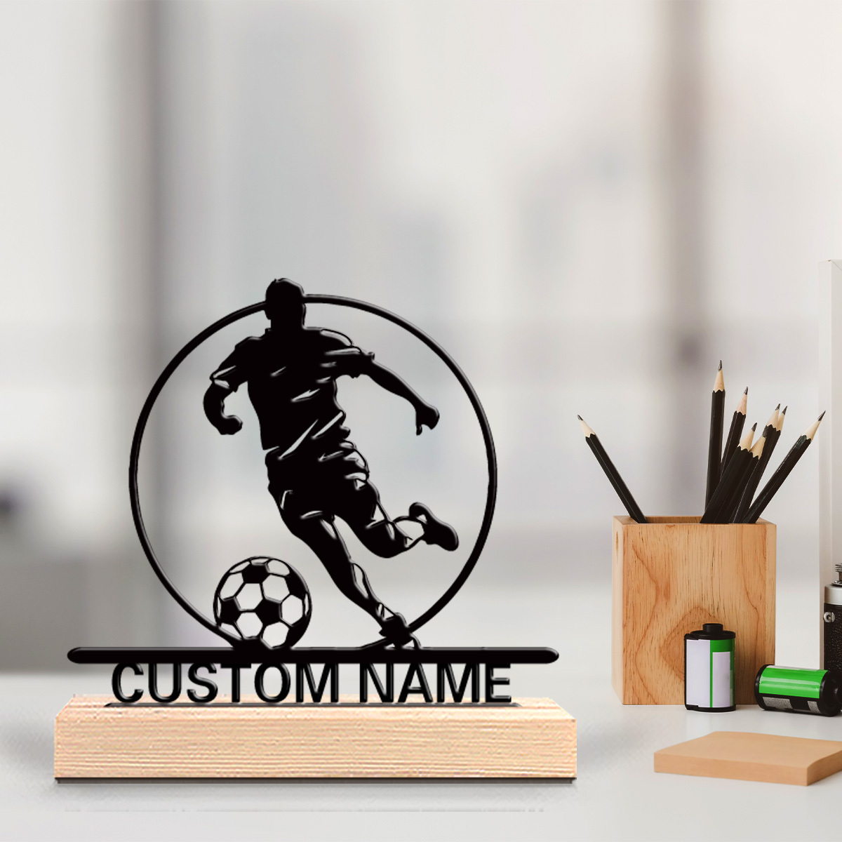 カスタムサッカー選手メタル像（名前入り）、木製台座付きテーブ - Industrial Laser Table のレビューと価格